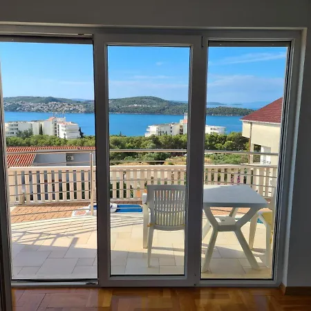 Luciana Apartman *